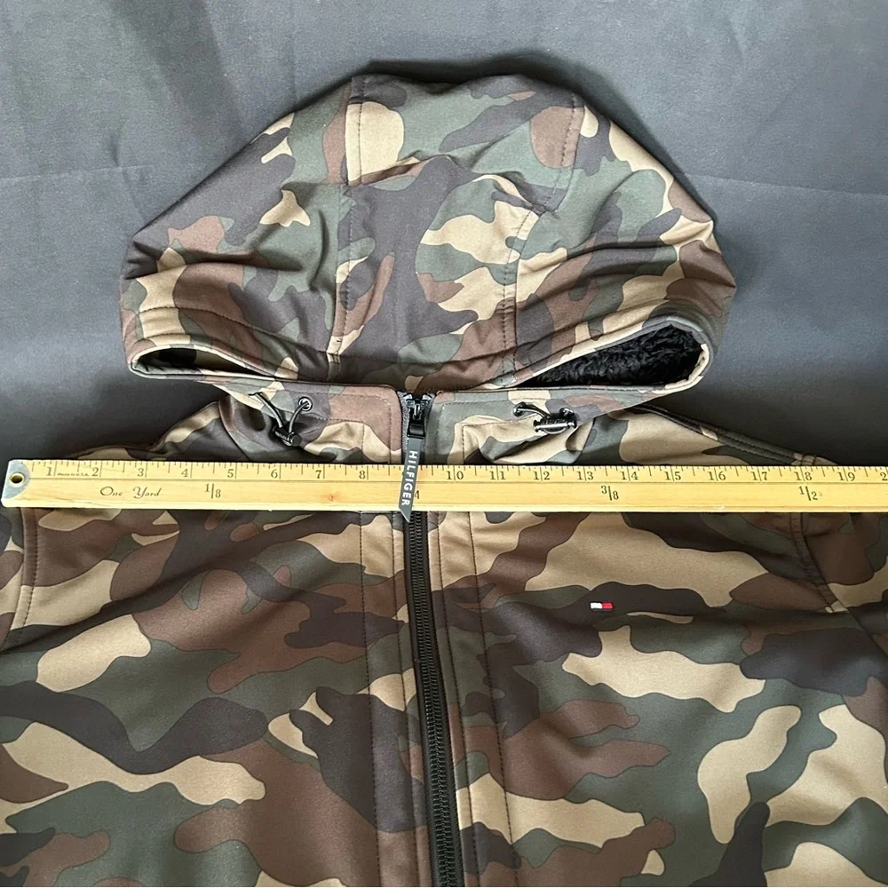 Tommy Hilfiger Camouflage Bomber Jacket. Water Resistant Wind Resistant. Size M - Picture 8 of 10